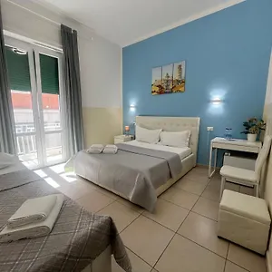 Hello 4*, Pise Italie